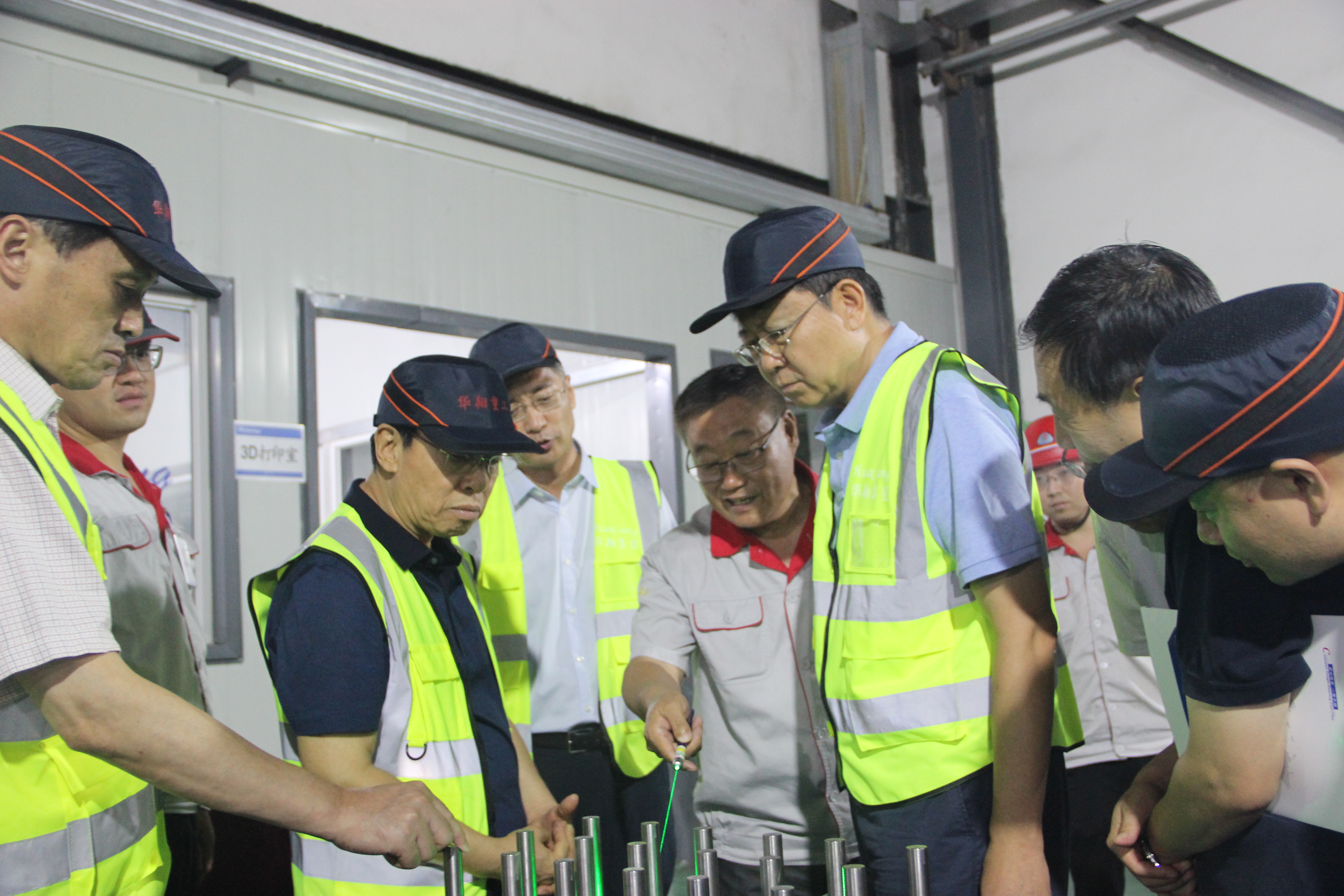 山西省人民政府原副省長、中國生產(chǎn)力學(xué)會(huì)會(huì)長、山西省資源型經(jīng)濟(jì)轉(zhuǎn)型促進(jìn)會(huì)總顧問牛仁亮一行蒞臨我司調(diào)研