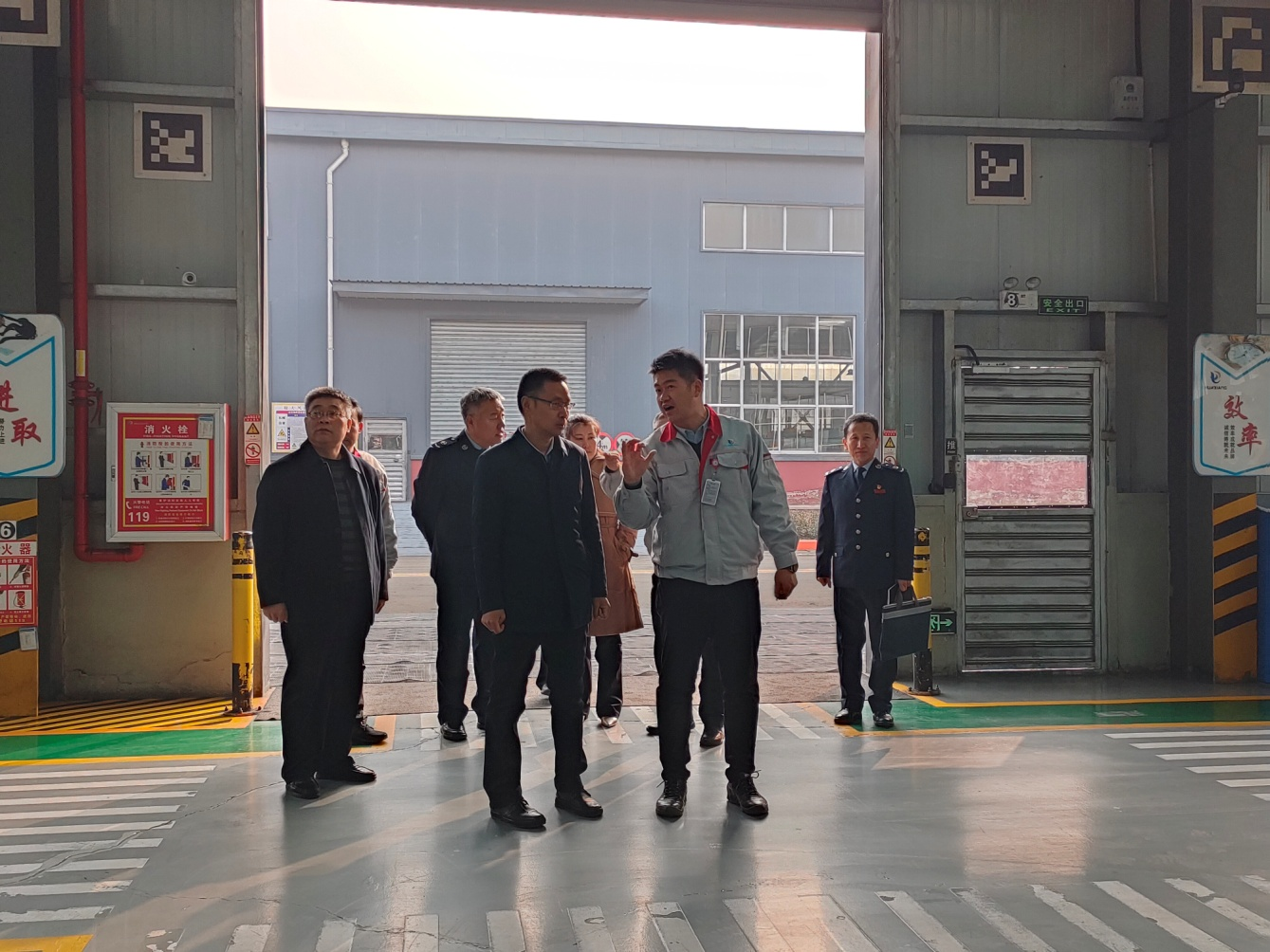 臨汾市稅務(wù)局黨委書記、局長(zhǎng)張鎖林一行蒞臨我司調(diào)研服務(wù)