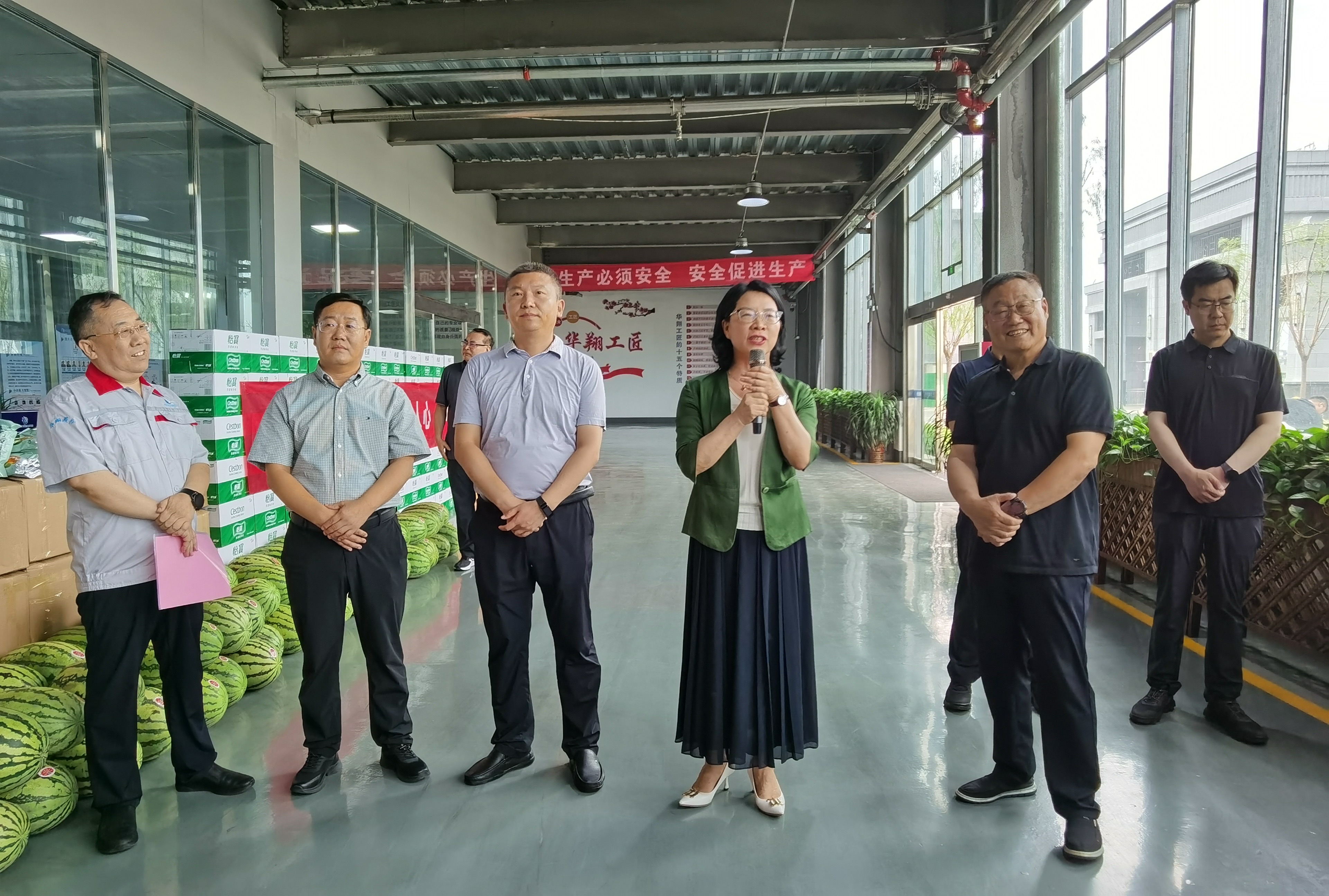 清涼慰問暖人心、凝心聚力鼓干勁